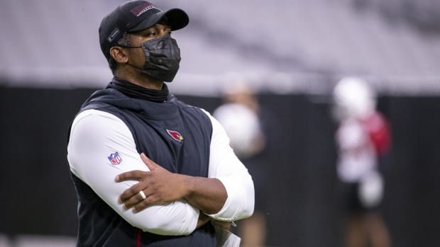 Arizona Cardinals defensive coordinator Vance Joseph watches drills during practice on Aug. 13, 2020, at State Farm Stadium in Glendale, Ariz.